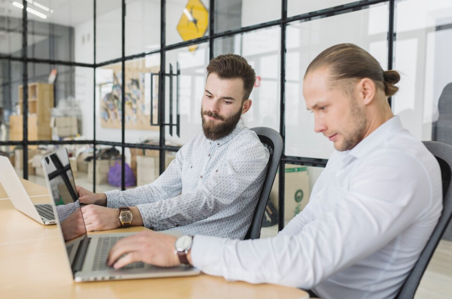 The Ultimate Guide to Product Manager vs Project Manager - Sembly